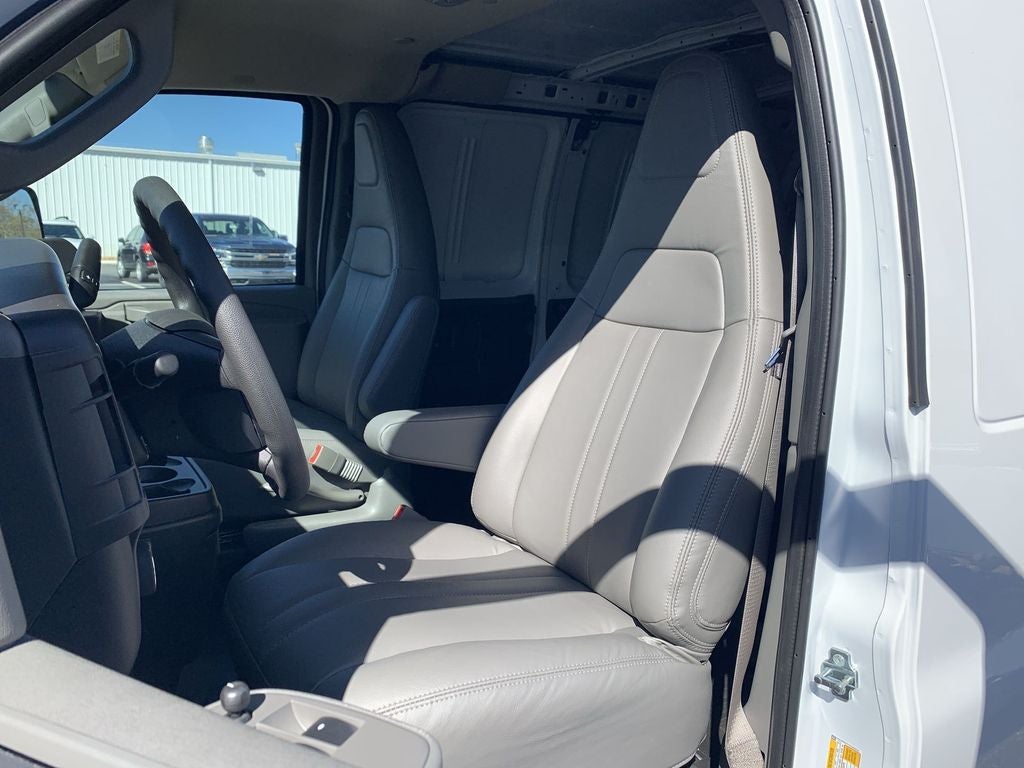 2025 Chevrolet Express Cargo 3500 WT