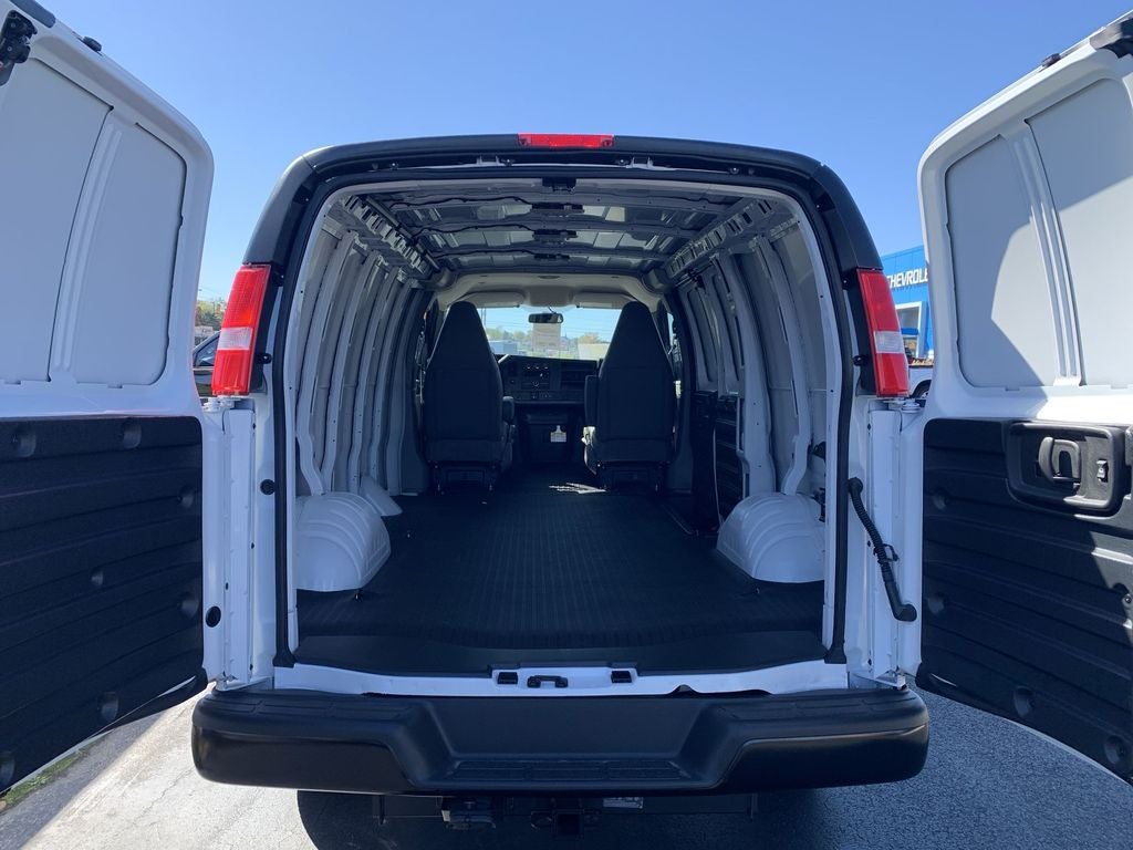 2025 Chevrolet Express Cargo 3500 WT