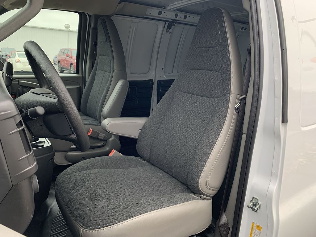 2025 Chevrolet Express Cargo 3500 WT