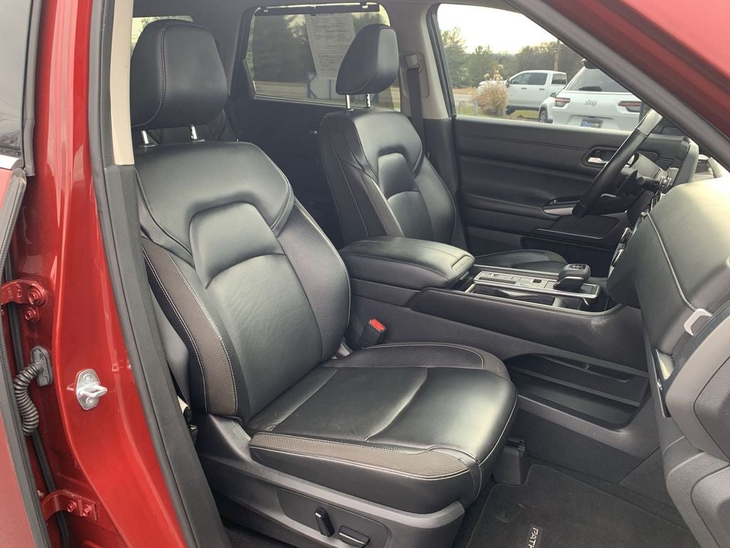 2022 Nissan Pathfinder SL