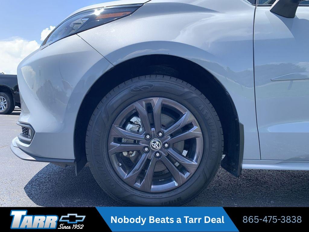 2024 Toyota Sienna LE