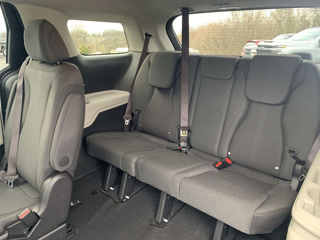 2024 Kia Carnival LX